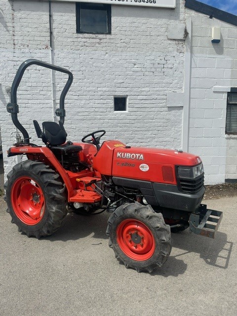 KUBOTA L3200 COMPACT TRACTOR